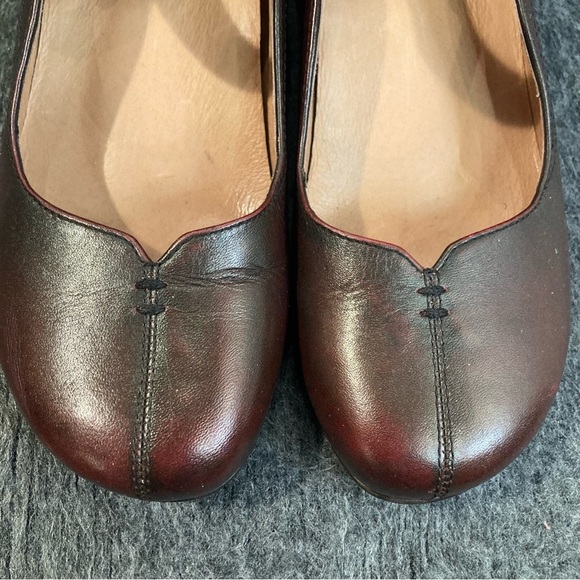 TAOS Sz 9 Velcro Closure Heeled Leather Mary Jane Comfort Shoes - Picture 6 of 11